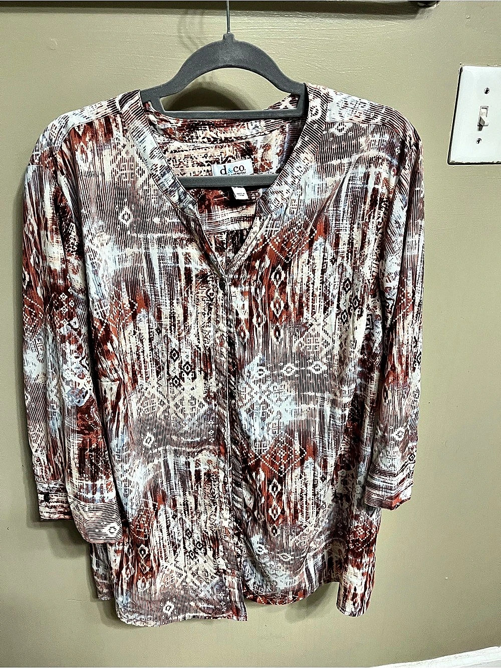 d&co. Geometric Blouse in Brown & Blue Size Medium Like New